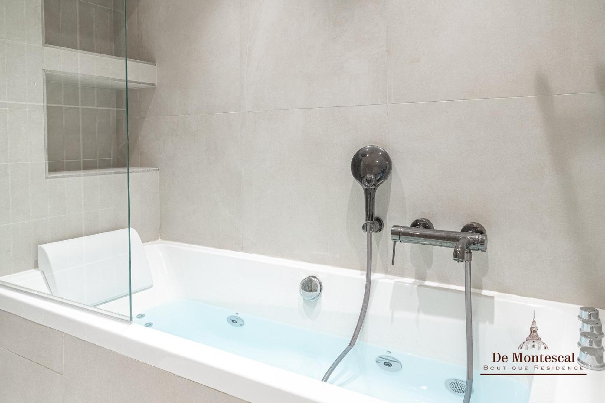 De Montescal - Hot Tub And Ac Cosy Apartment A Prime Location 40M2 Париж Экстерьер фото